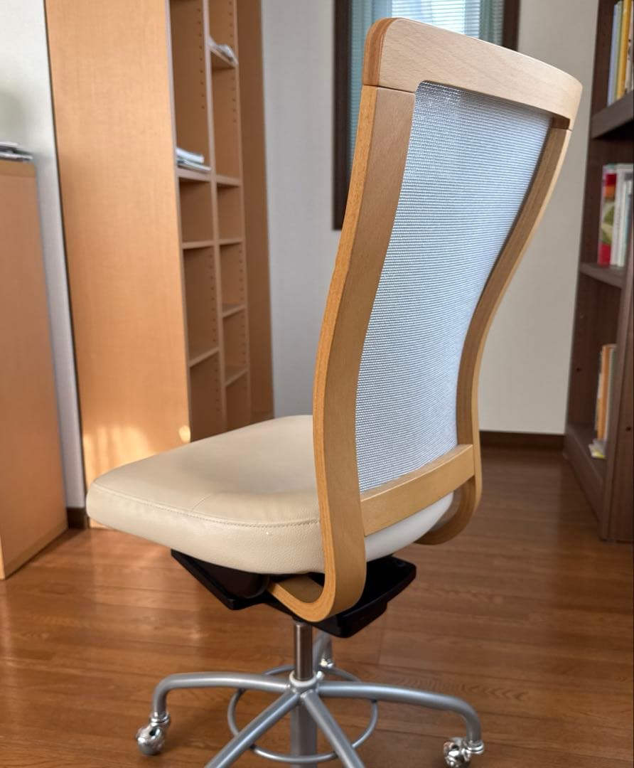 カリモク　デスクチェア　白（アイボリー）　XT4100HS