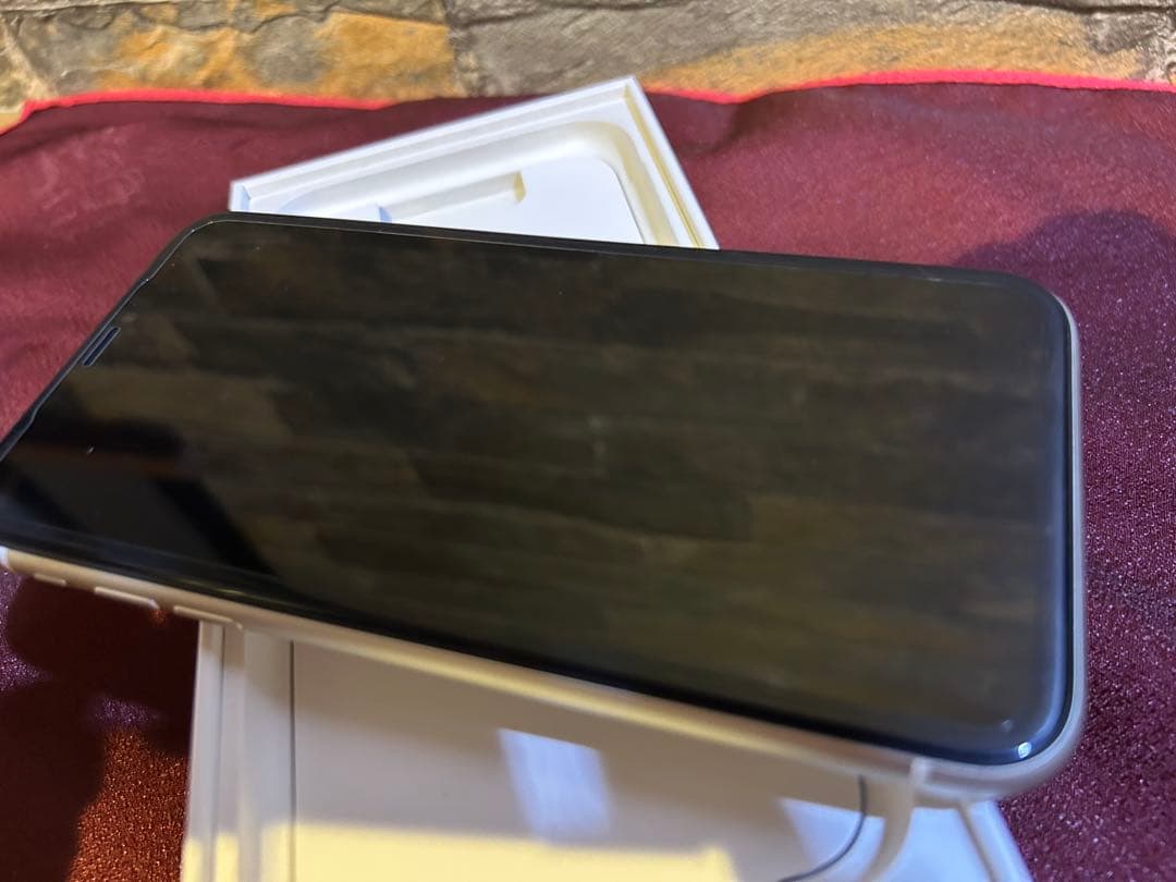 美品　iPhone11 64GB simフリー ホワイト　バッテリー98%