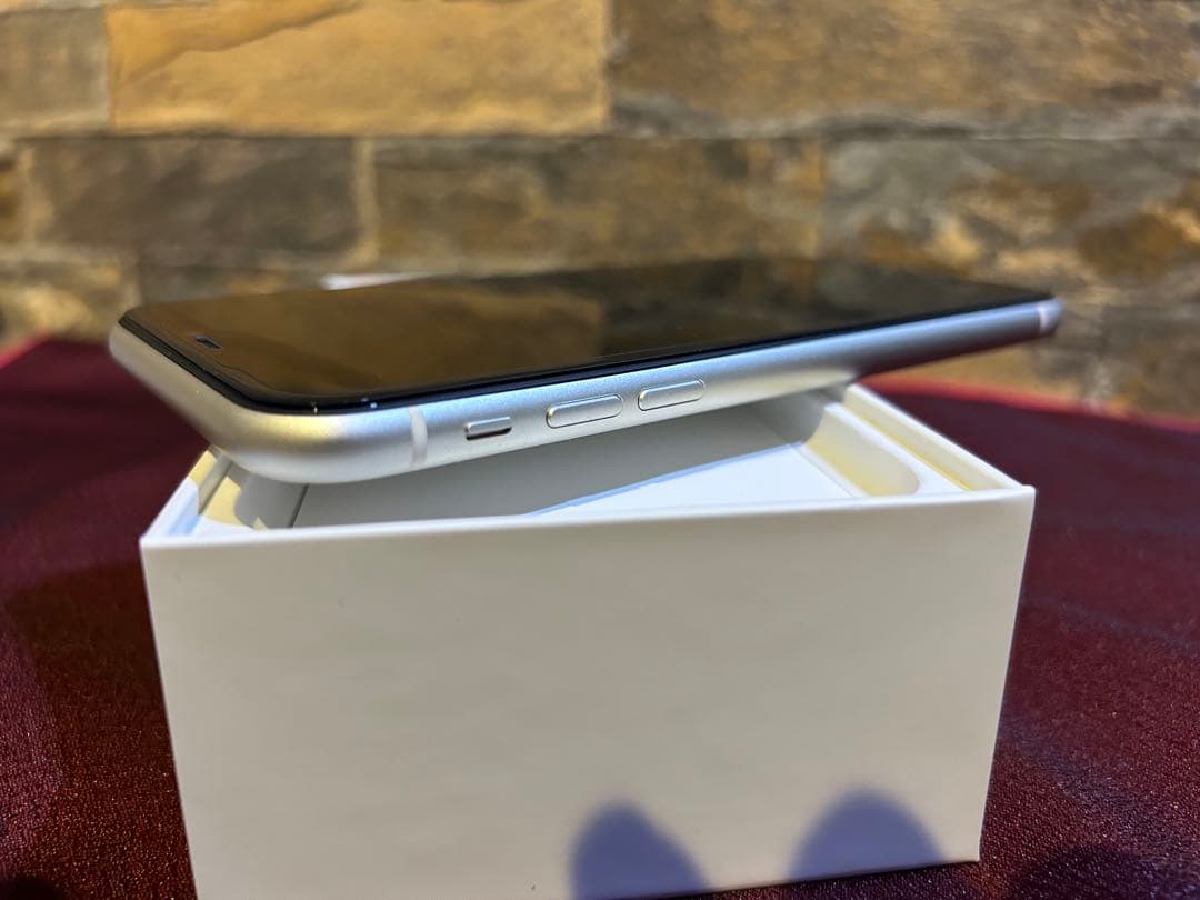 美品　iPhone11 64GB simフリー ホワイト　バッテリー98%