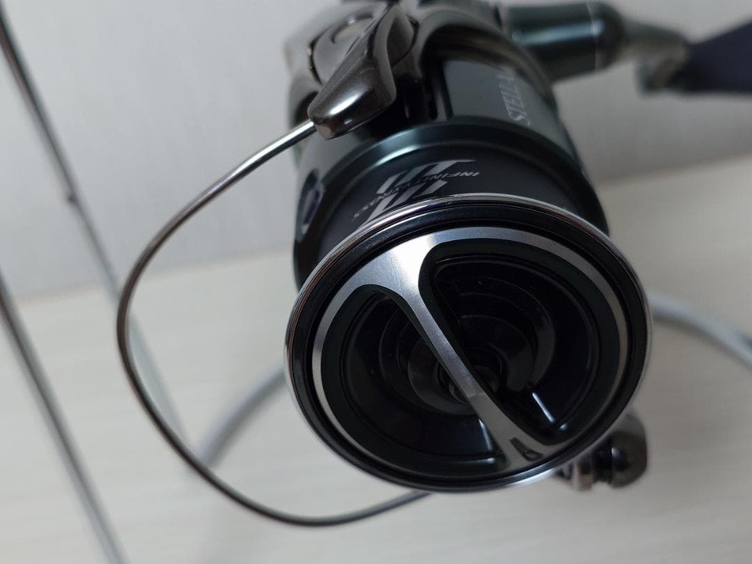 シマノ 22ステラ 2500SHG 新品同様 SHIMANO STELLA