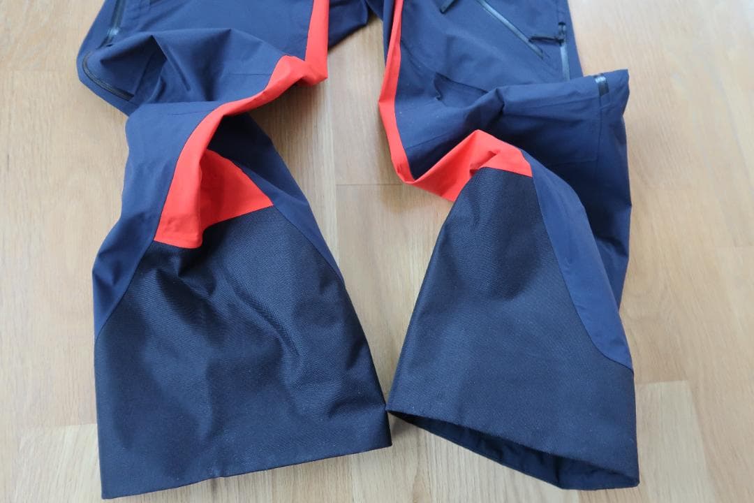 ピークパフォーマンス Gravity ３L上下 ジャケットⓈ パンツⓂ