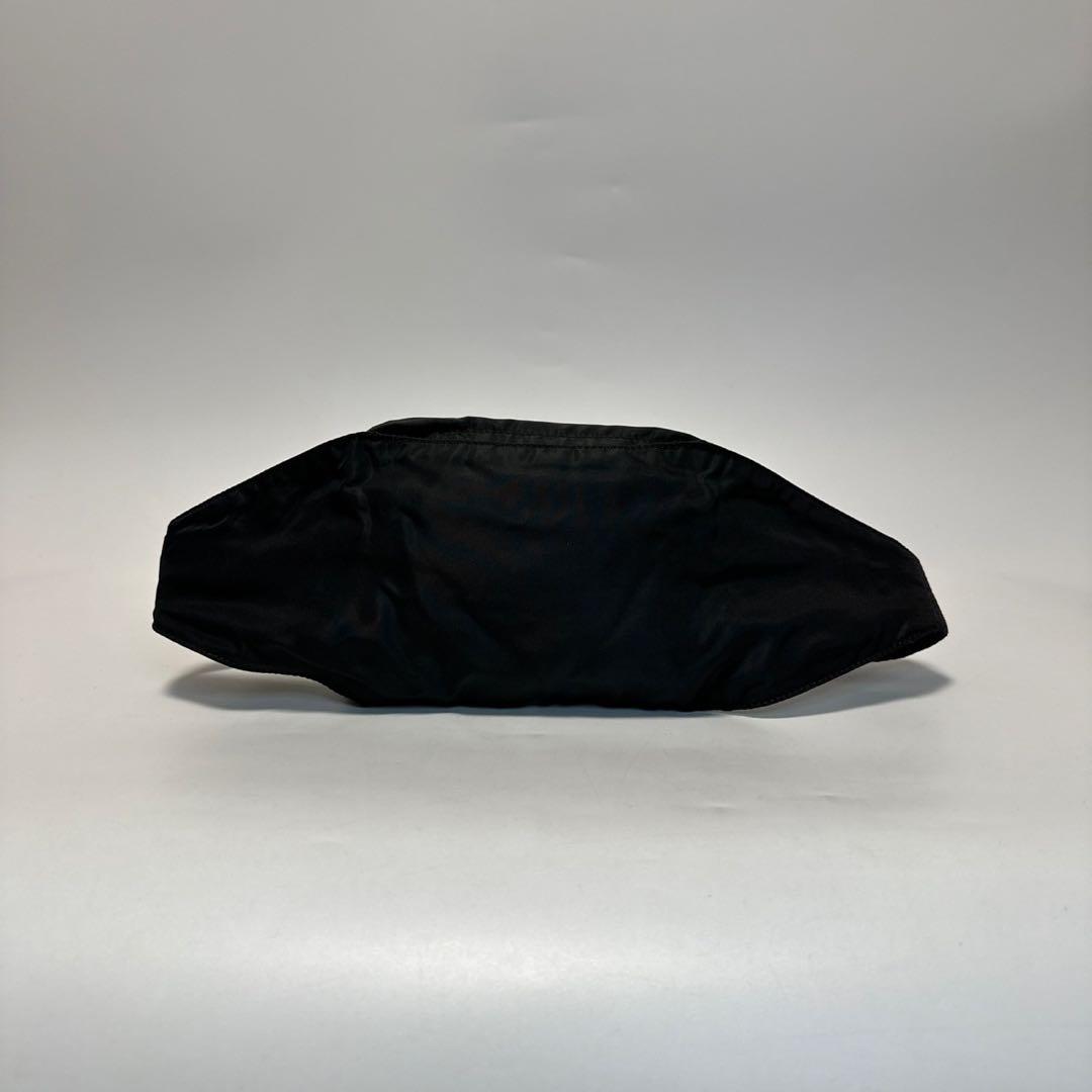 m61【極美品】プラダ　三角ロゴ　ナイロン　ブラックウエストバッグ　ボディバッグ