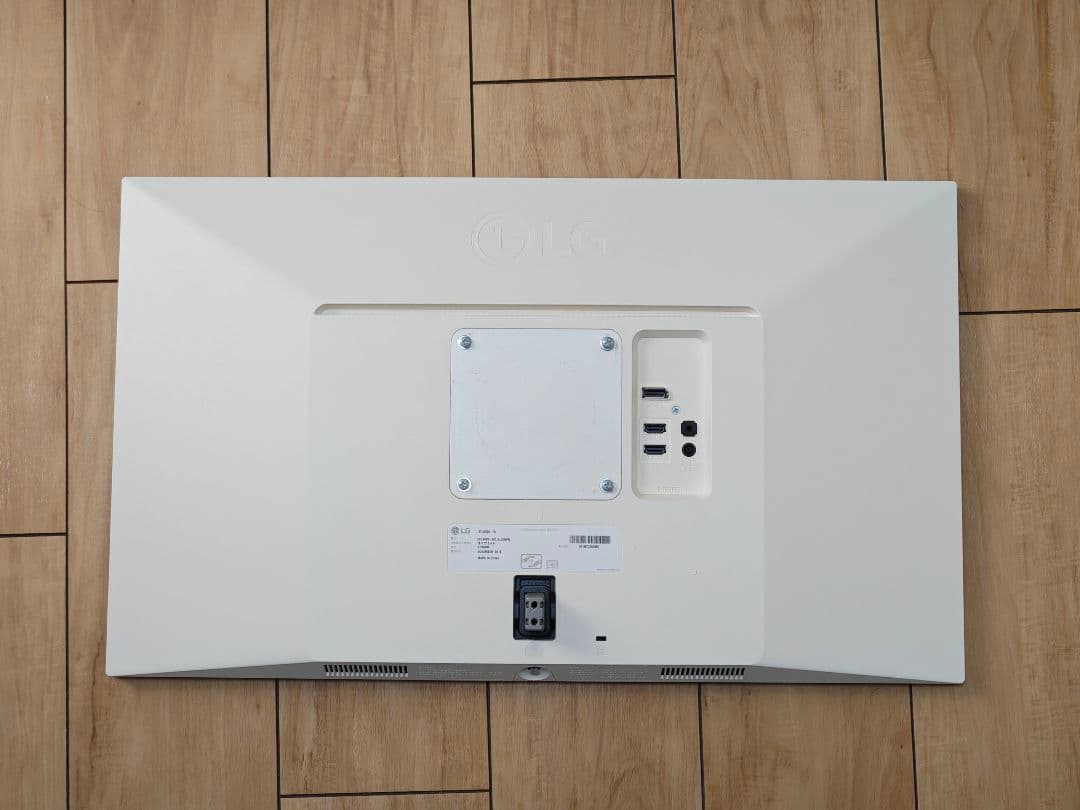 LG 27UK600-W 27インチ 4K モニター