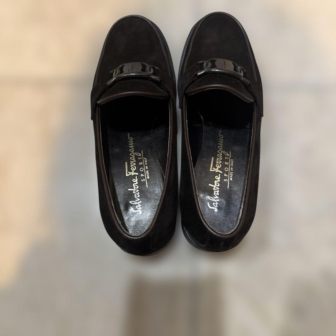 フェラガモスエード ローファー 金具付き