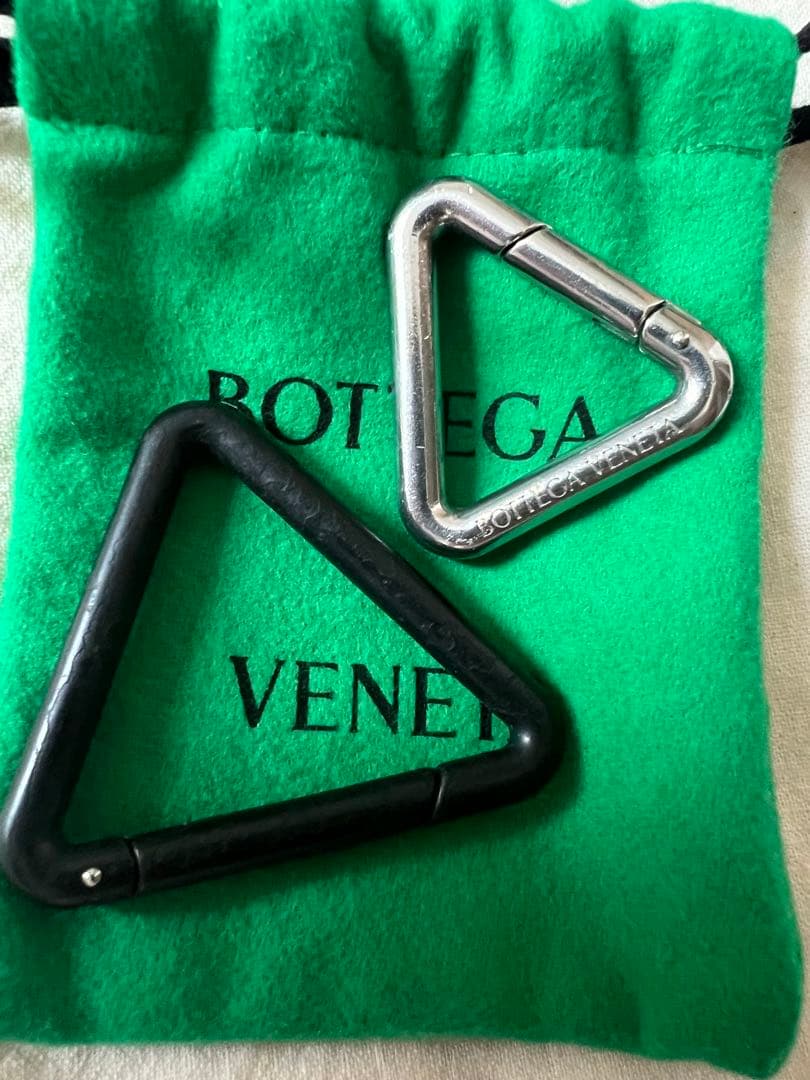 Bottega Veneta トライアングルキーホルダー