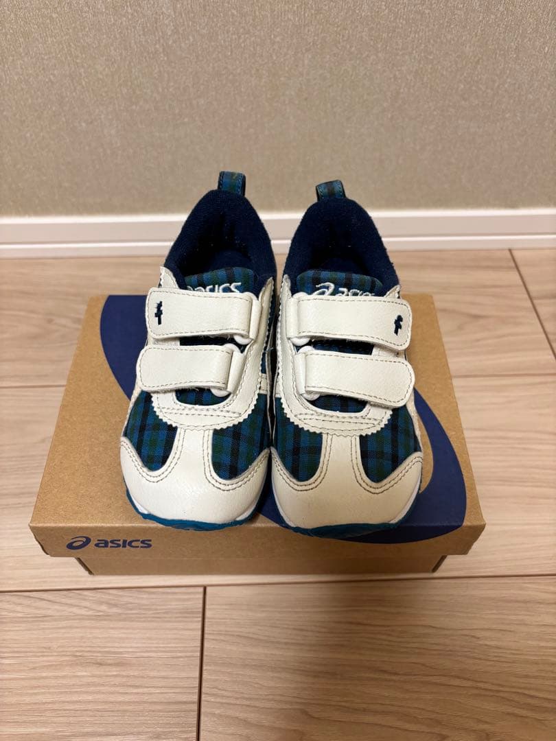 【ほぼ未使用】asics ファミリア 15cm スニーカー　アシックス