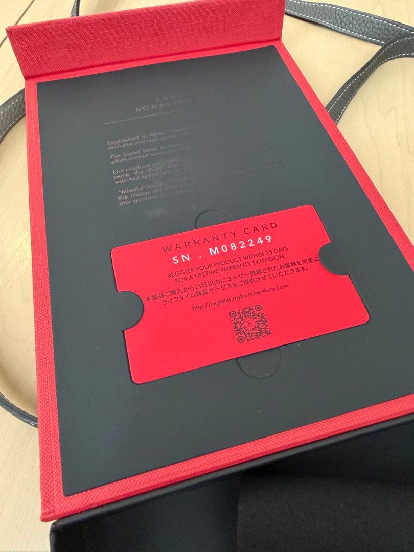 iPhone15Pro ほぼ新品 ボナベンチュラ手帳型（ショルダー付き）