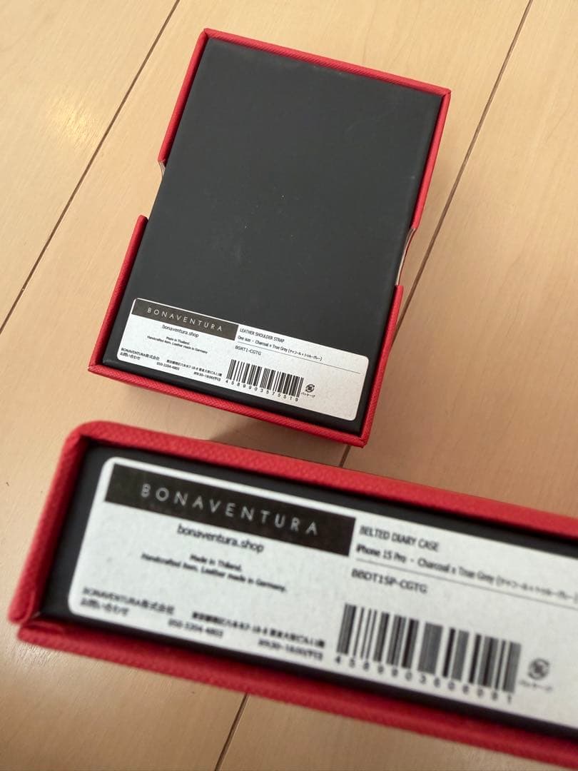 iPhone15Pro ほぼ新品 ボナベンチュラ手帳型（ショルダー付き）