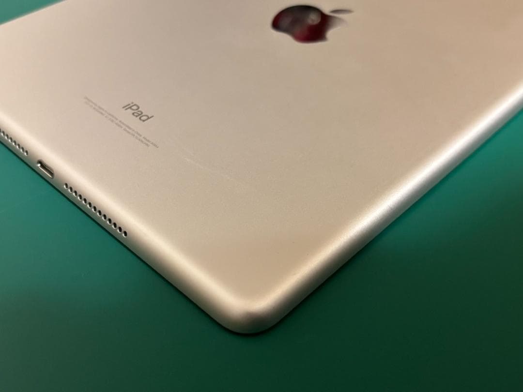 Apple iPad 第6世代 シルバー 本体 ジャンク