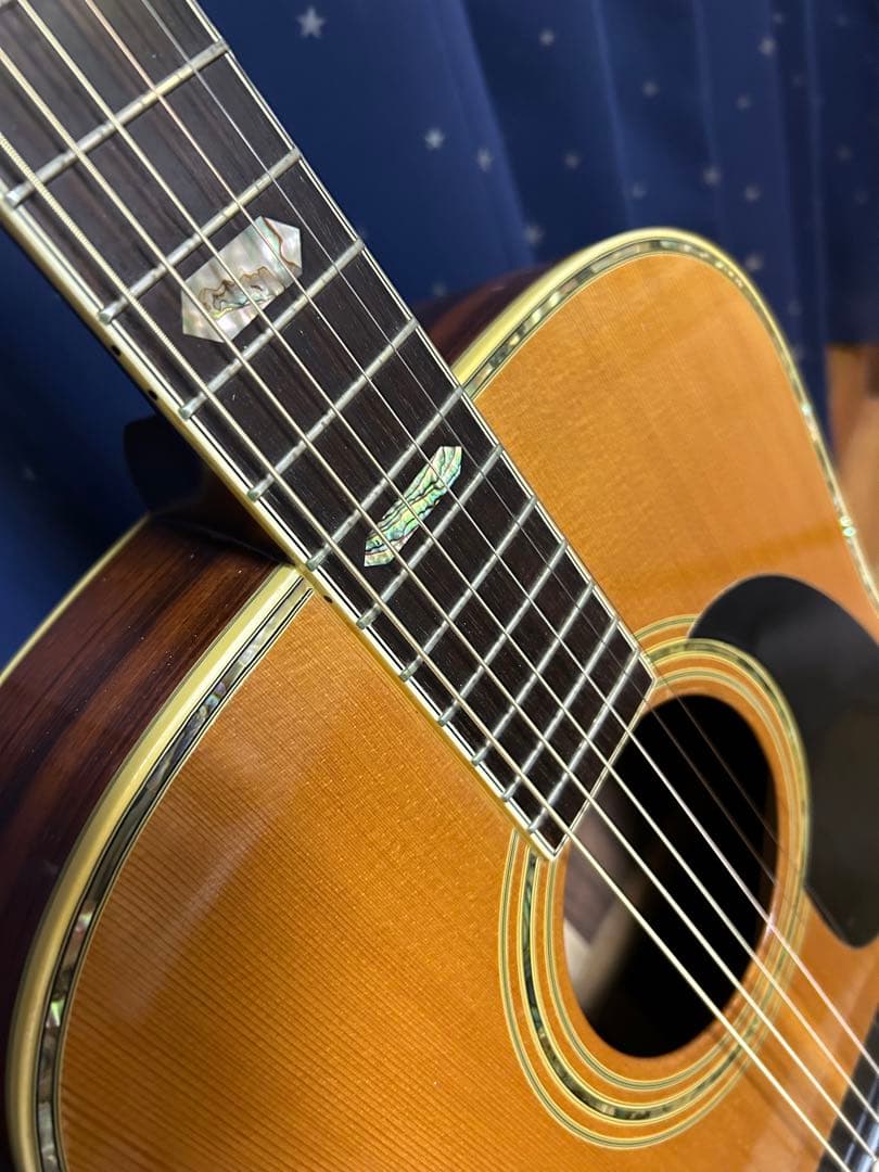 い*ん様 MORALES M80. 超レアー