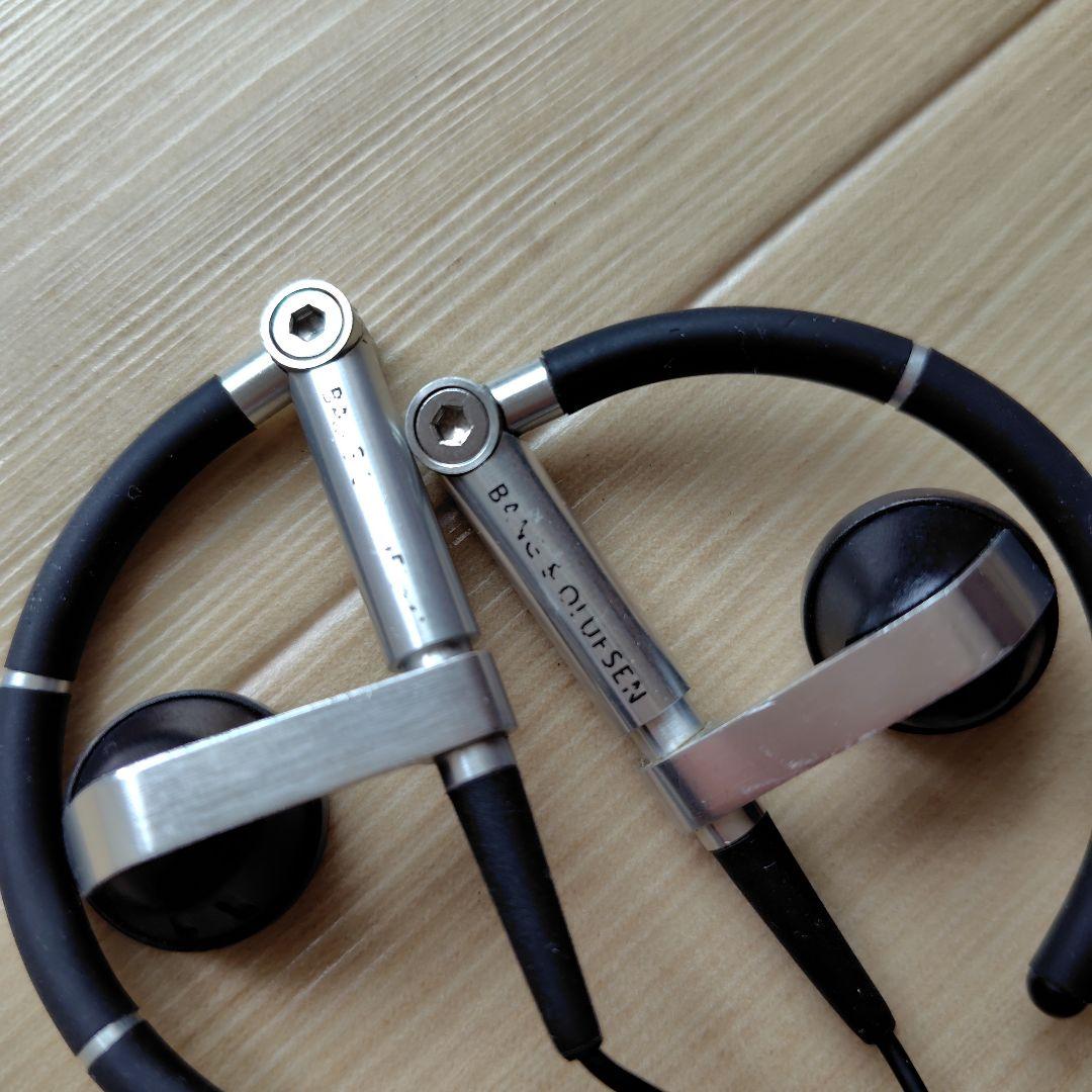 フック型イヤホンとレザーケースセット