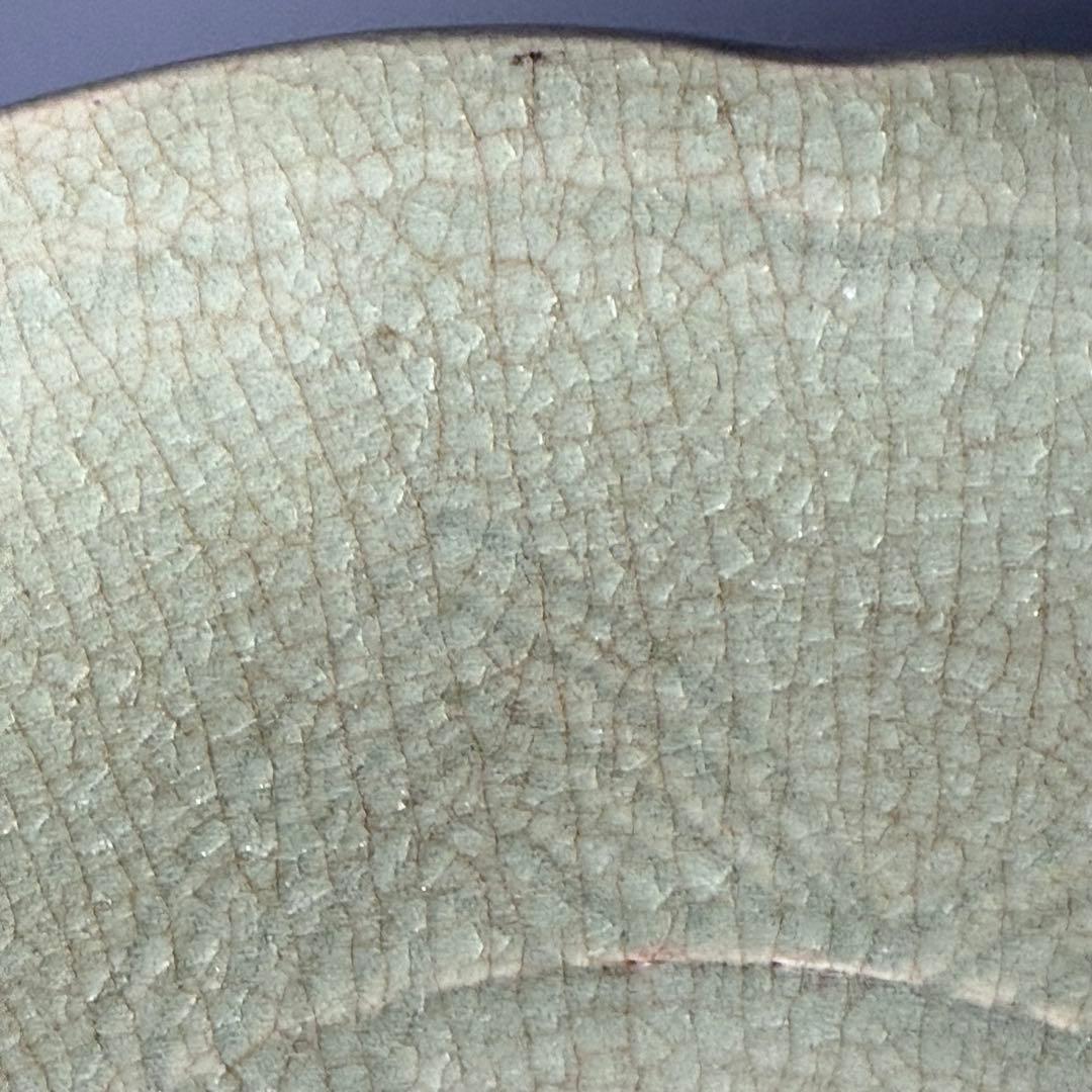 古伊万里　古波佐見　青磁陽刻大皿　共箱　1700年前後　美しい貫入　35.9cm