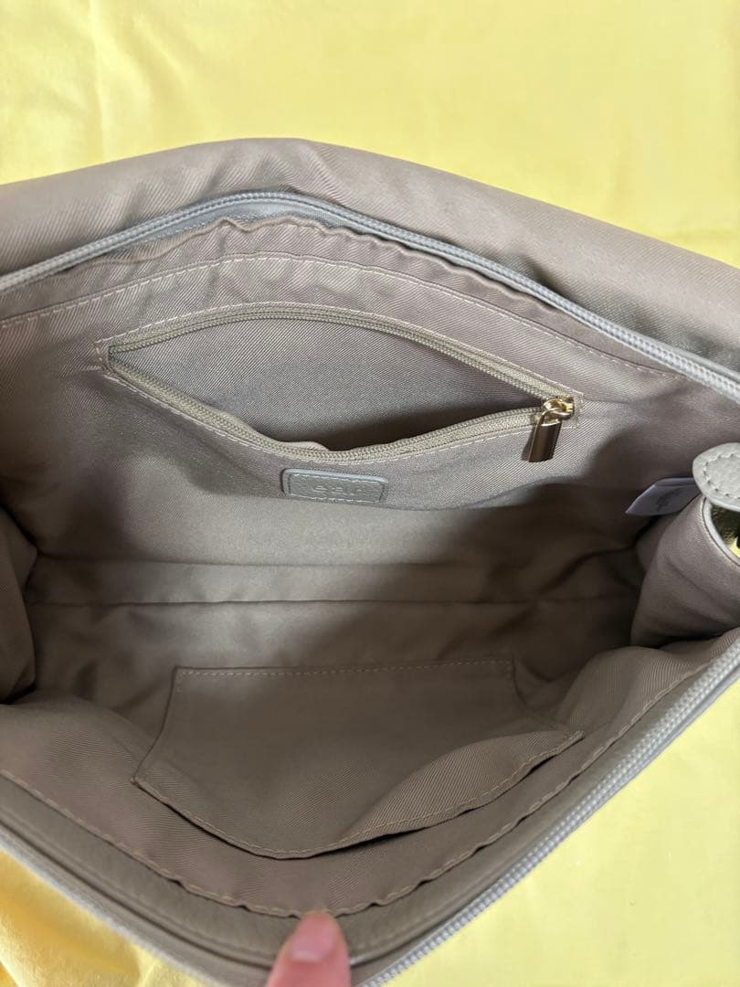 イアパピヨネ ボディバック