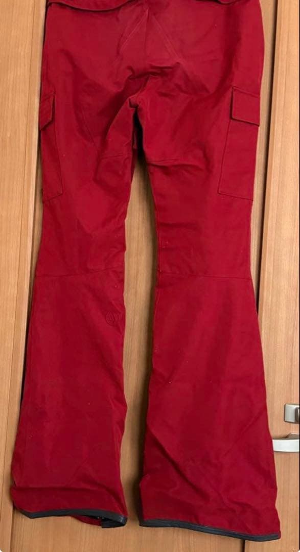 【VOLCOM】スノーボードパンツ赤 XS（SS）耐水15,000mmレディース