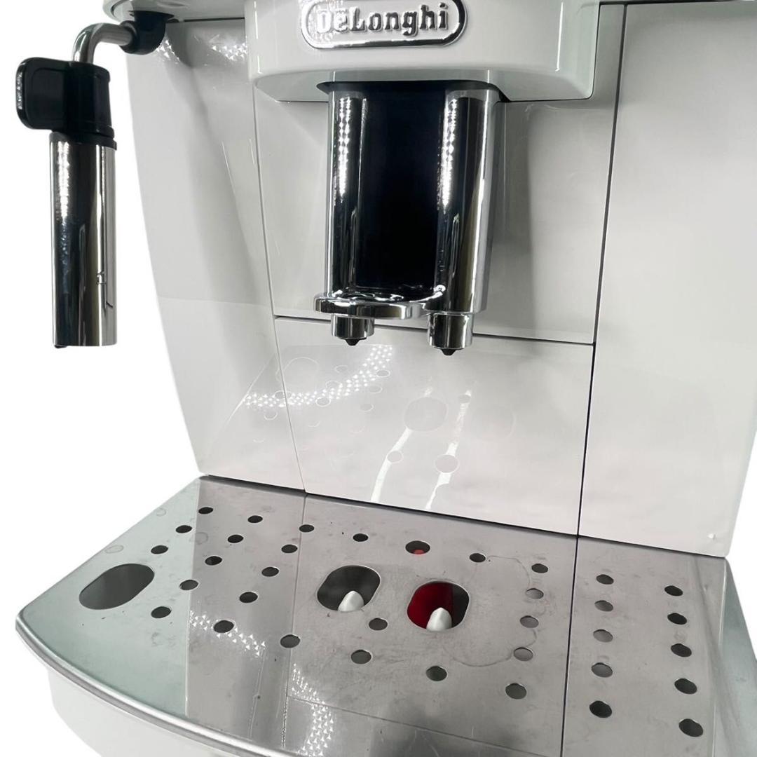 【美品】DeLonghi Magnifica S ECAM22112W