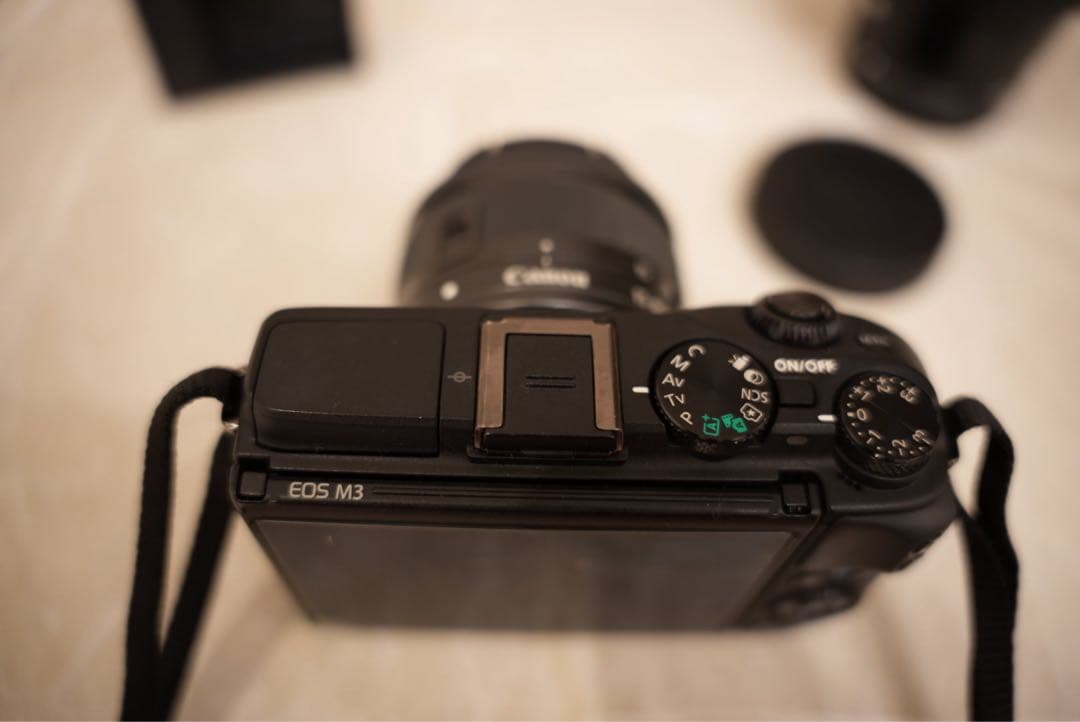 Canon EOS M3 ズームレンズとシグマ単焦点レンズ付き