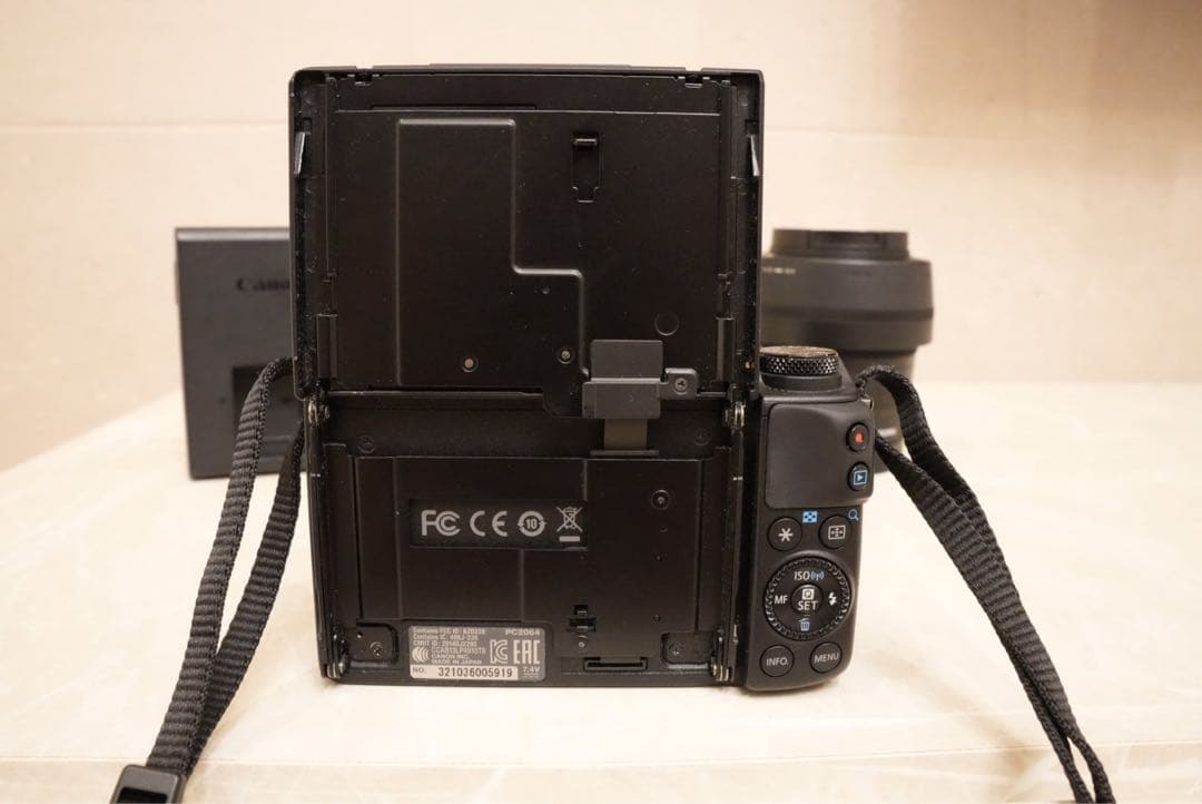 Canon EOS M3 ズームレンズとシグマ単焦点レンズ付き