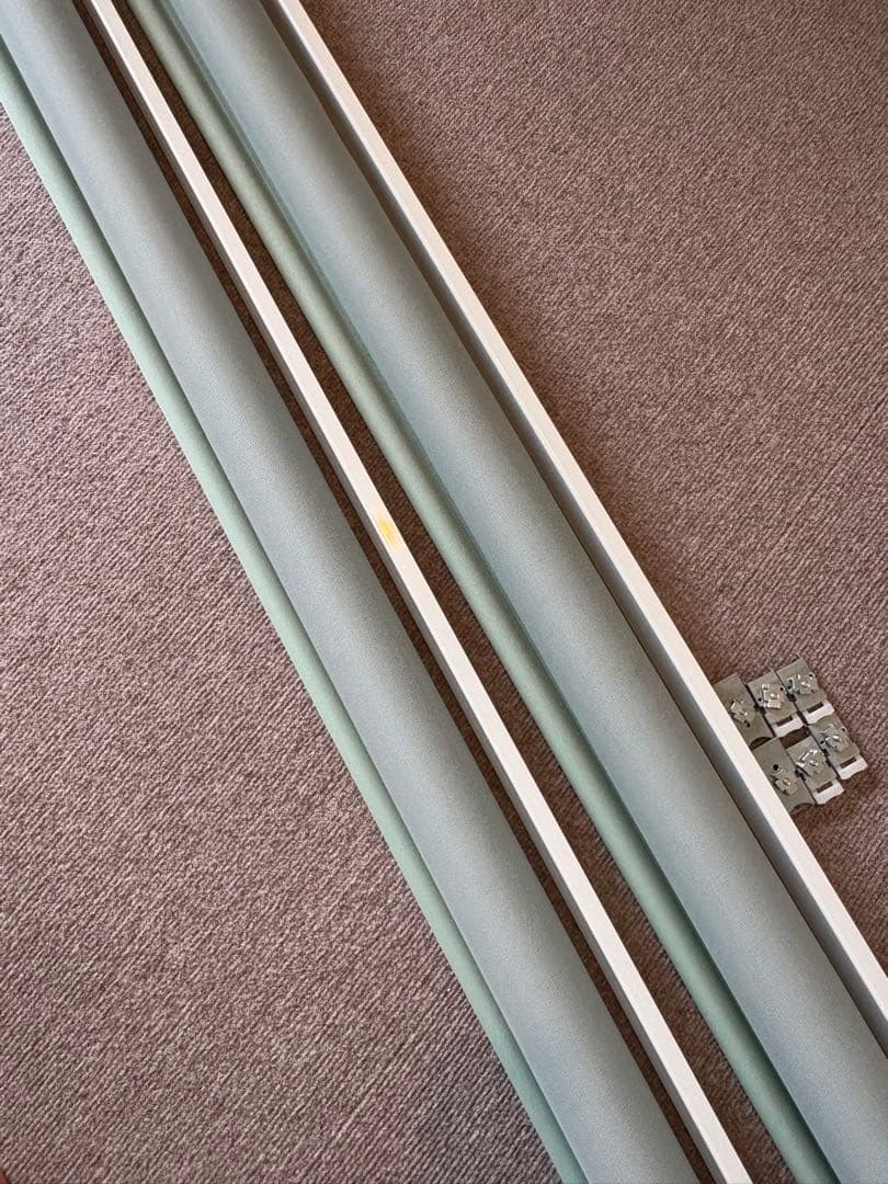 ニトリ　 ロールスクリーン　左操作のもの1つ　取付金具付き　高さ250×幅184