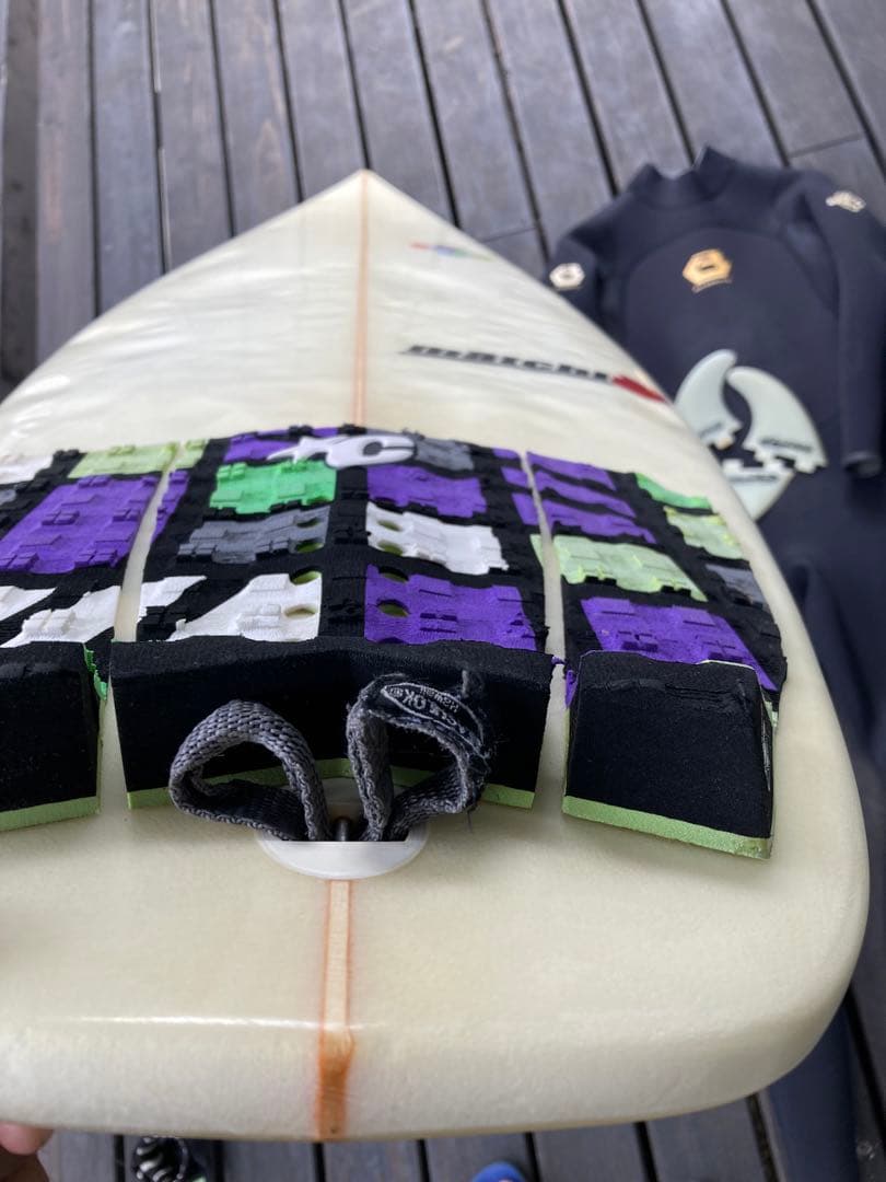 サーフィンセットTSSCサーフボード5.9、フィン、リーシュ付☆ウエットおまけ☆