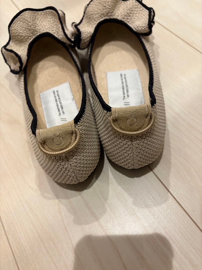 オッフェン　offenフリル付きフラットシューズ