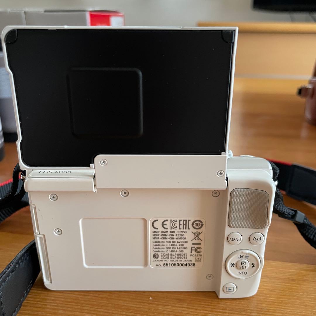 Canon EOS M100 ホワイト ダブルレンズキット　おまけ付き