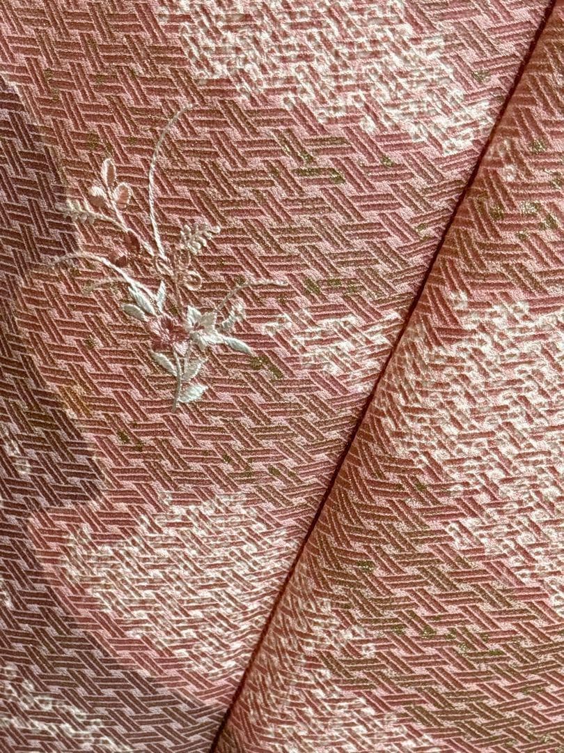 A32【美品 】訪問着　正絹着物　薄ピンク　刺繍　金駒刺繍　パティー　宴会