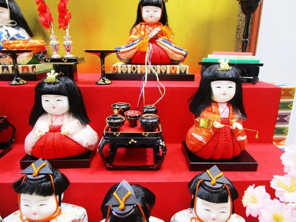a0905-7真多呂人形 雛人形 若葉雛 豆雛 15人雛 五段飾りオルゴール