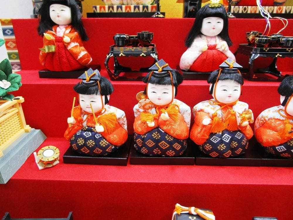 a0905-7真多呂人形 雛人形 若葉雛 豆雛 15人雛 五段飾りオルゴール
