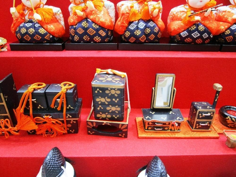 a0905-7真多呂人形 雛人形 若葉雛 豆雛 15人雛 五段飾りオルゴール