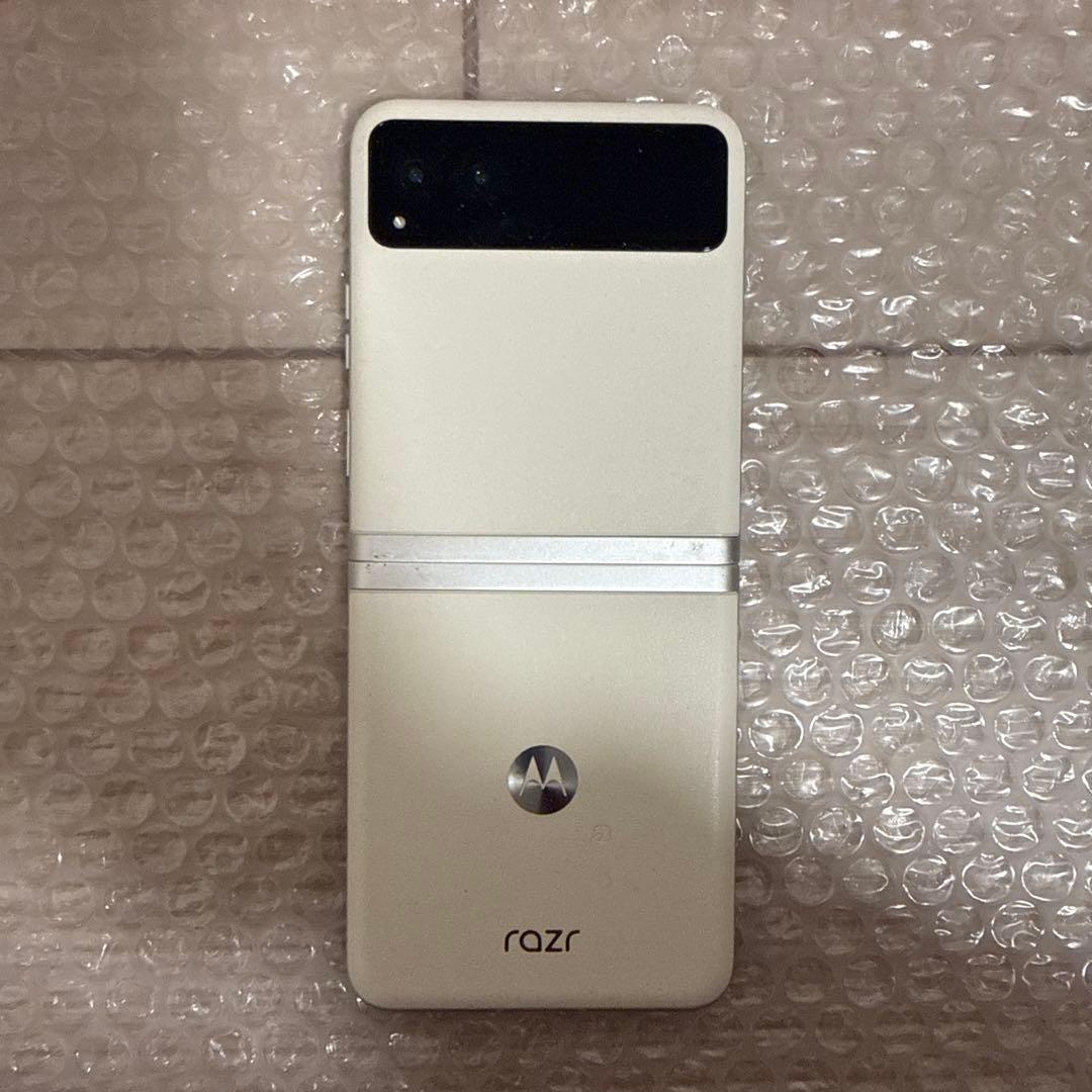スマートフォン　motorola razr40 256GB