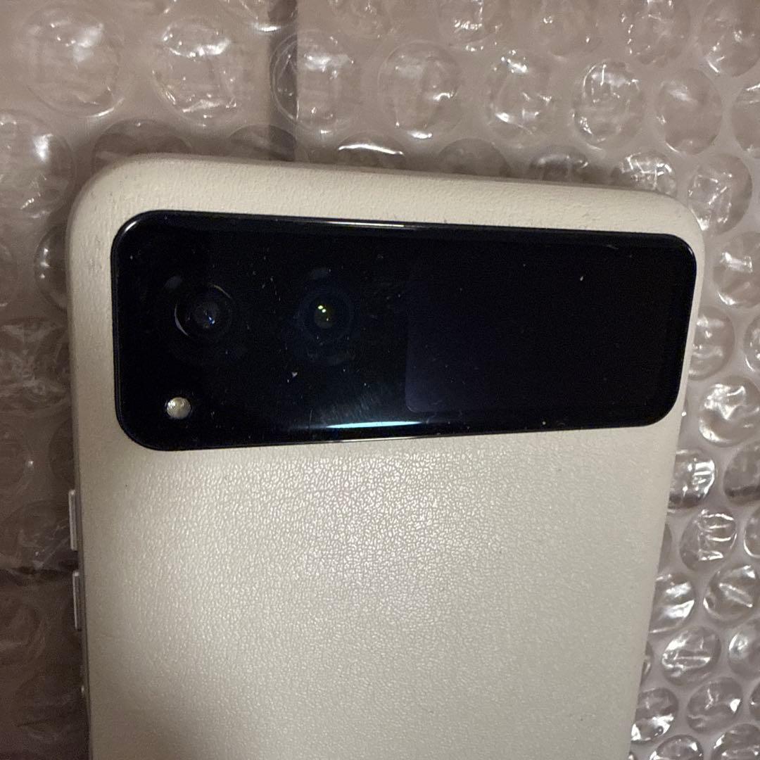 スマートフォン　motorola razr40 256GB