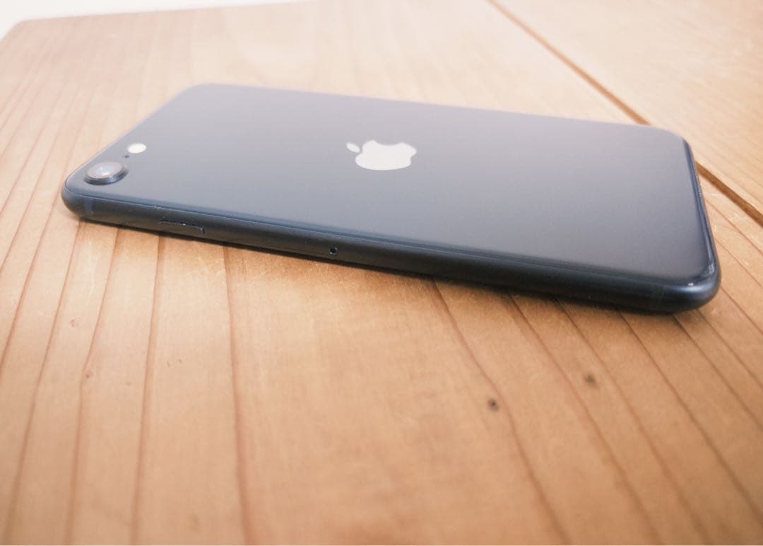 Apple iPhone SE 第三世代 midnight 本体