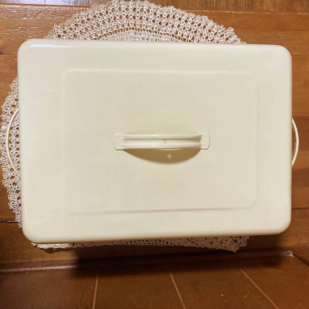 ブレッドケース　カントリー雑貨　四角　スクエア型　インテリア　クリーム色