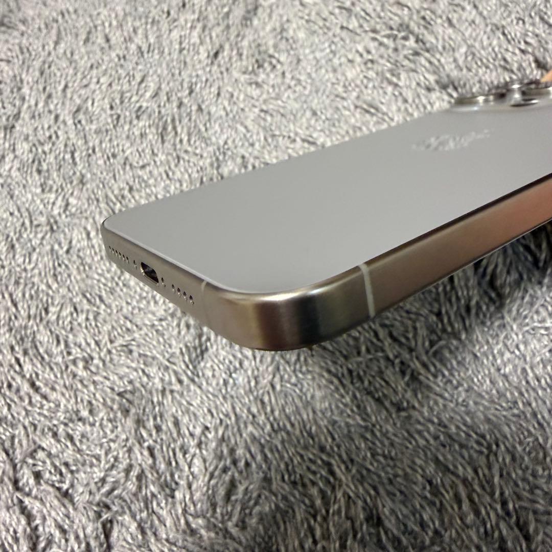 iPhone 15 Pro Max 本体 + 充電ケーブル + クリアケース