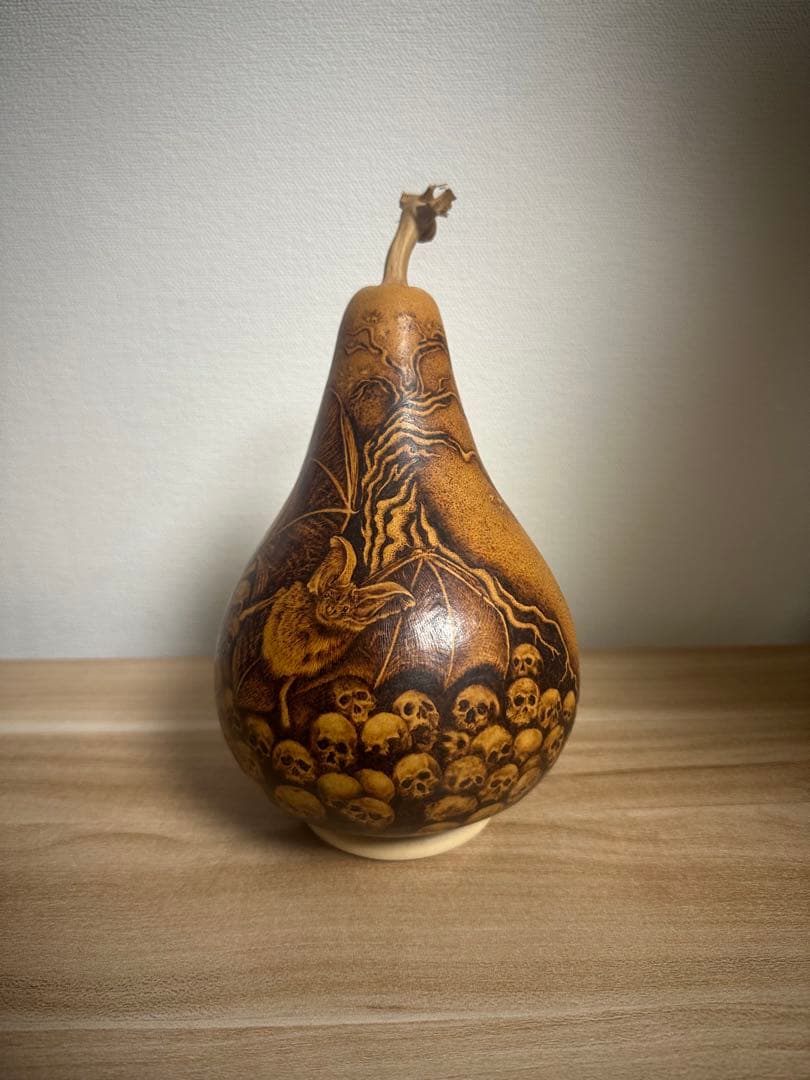 骸骨とコウモリの焼き絵　ひょうたん置物