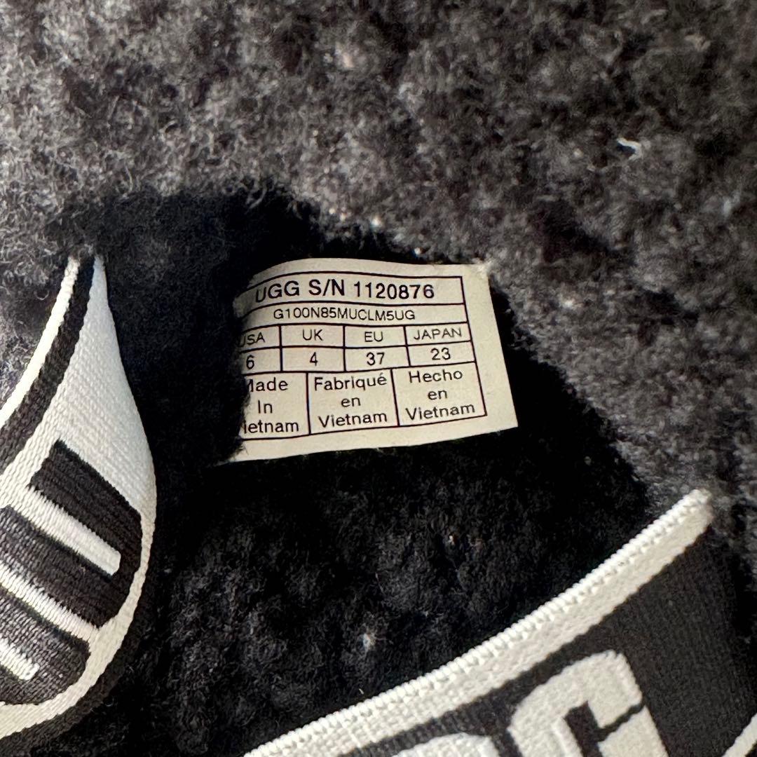 UGG アグ　Oh Fluffita 厚底サンダル　ストラップ付　23㎝