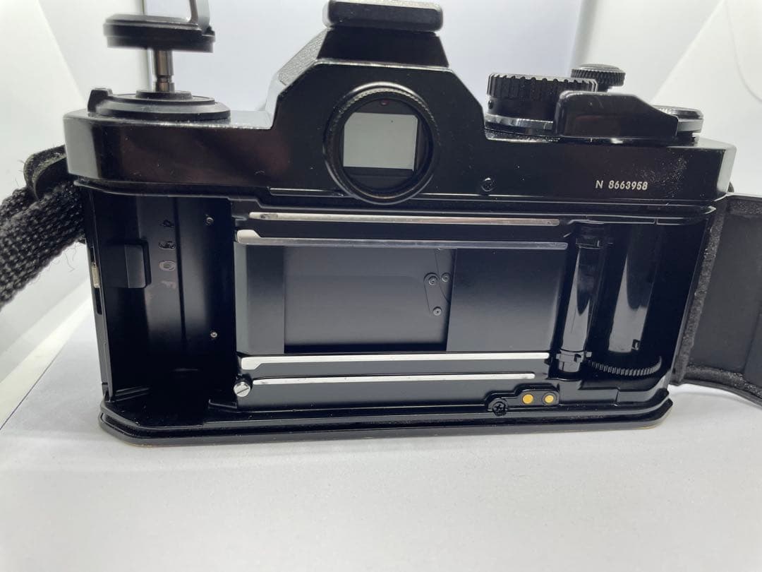 最終価格Nikon New FM2 50mm単焦点、36〜72ズーム、ストロボ付