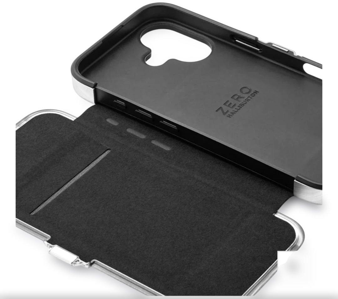 【新品未開封 】ゼロハリバートンスマホケースiPhone17