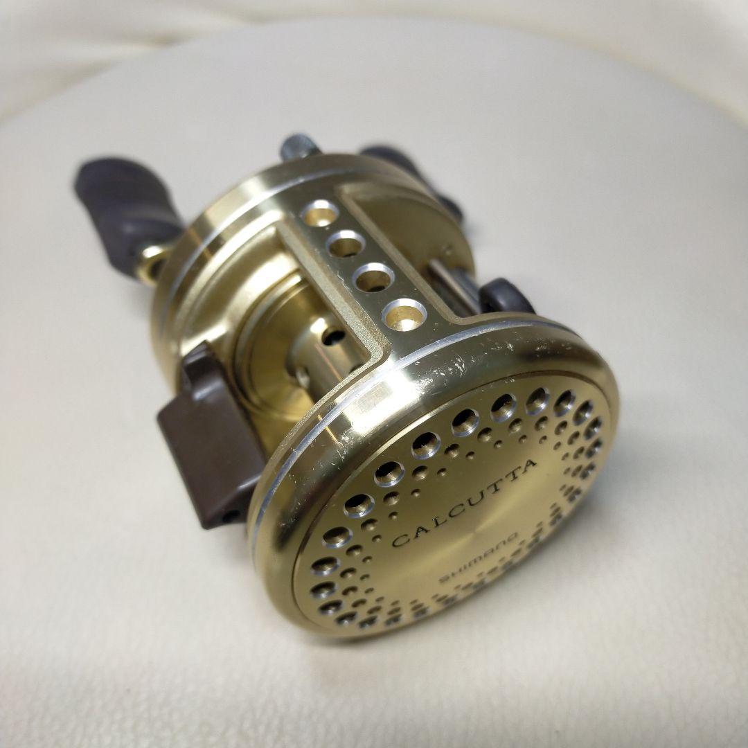 CALCUTTA 両軸リール ゴールド