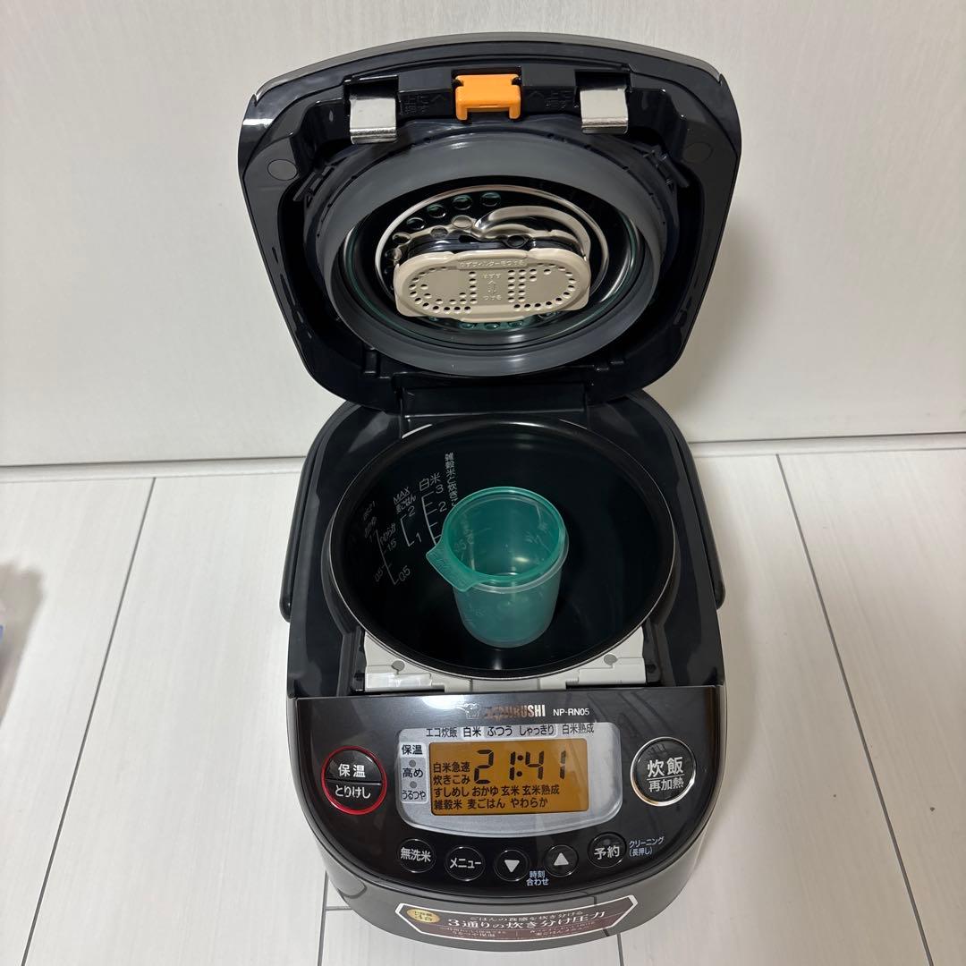 【未使用】象印マホービン 炊飯器 3合 ブラック NP-RN05-BA