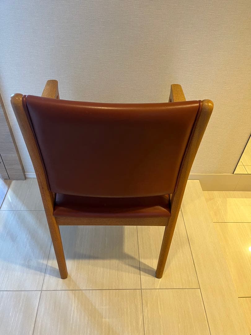 『GECKO』アーム付きダイニングチェア 木製