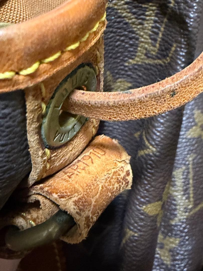 LOUIS VUITTON ルイヴィトン モノグラム　ノエ　巾着型バッグ