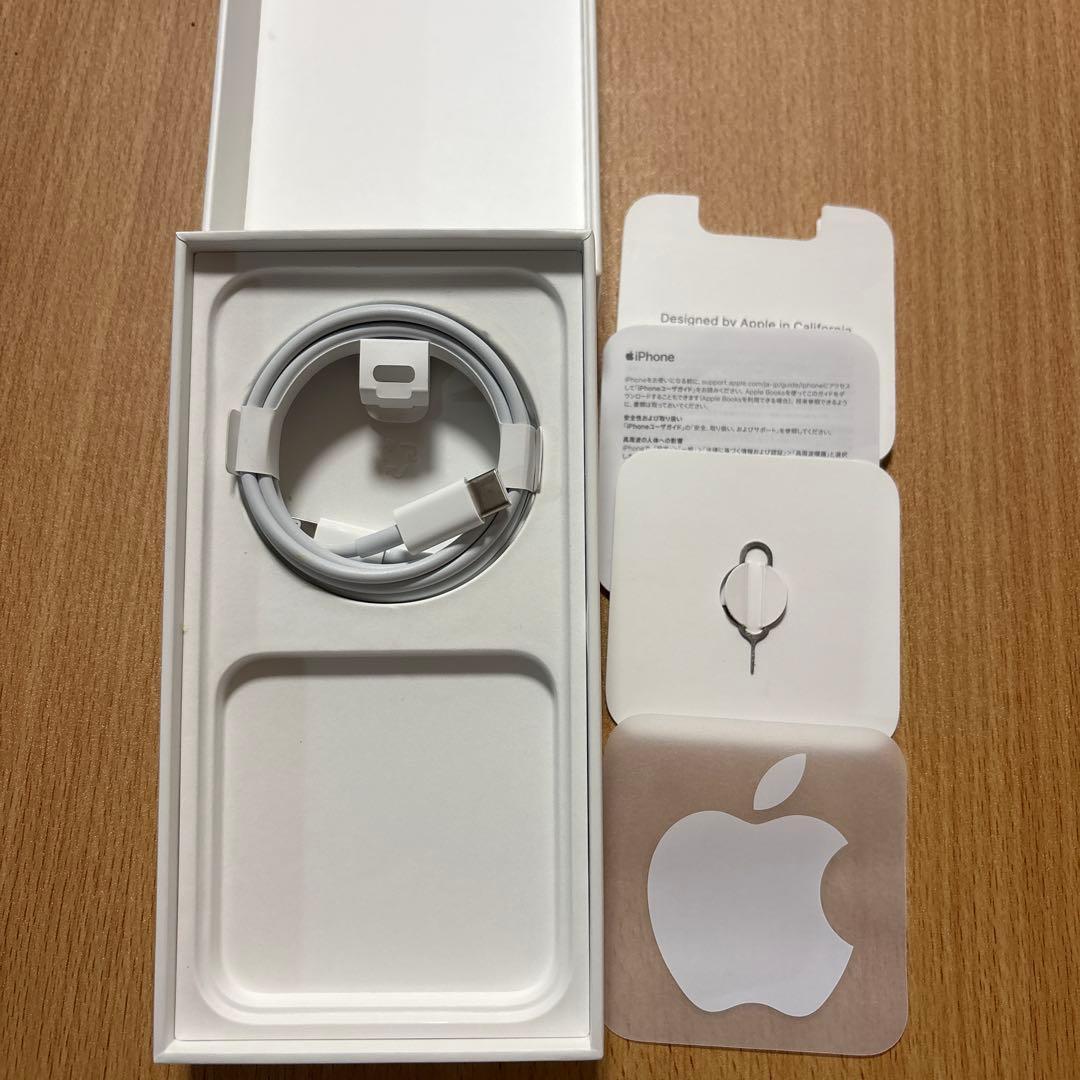 Apple iPhone 13 ミッドナイト　背面割れあり