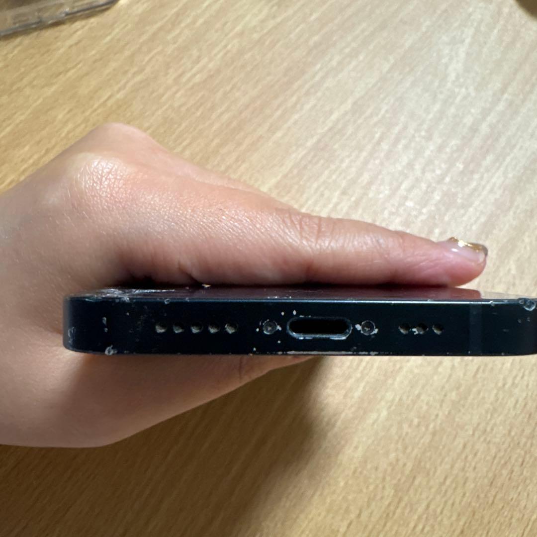 Apple iPhone 13 ミッドナイト　背面割れあり