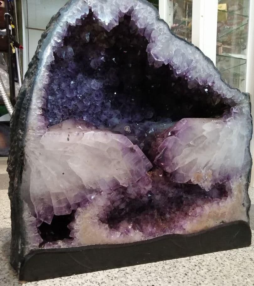 【特大!!!】アメジストドーム　66kg