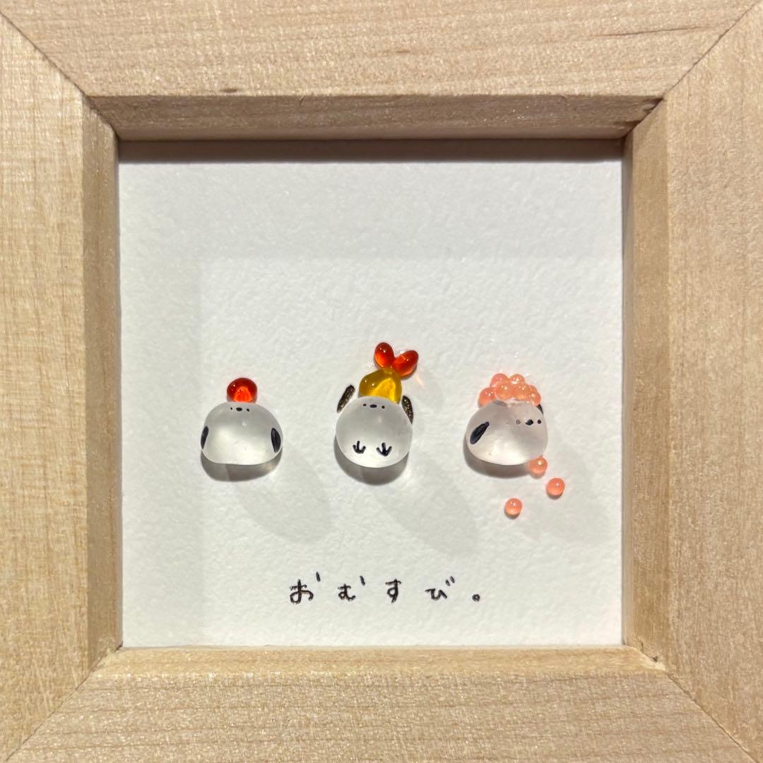 シマエナガ　藤の花の下で　。シーグラスアート