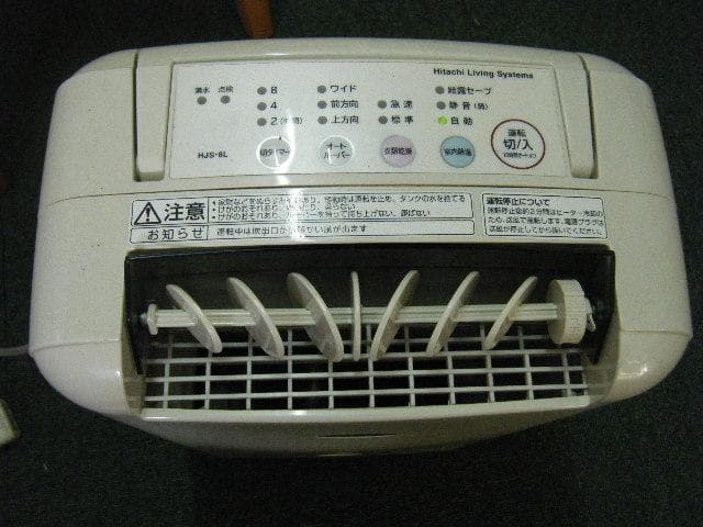 値下げです。12500を10000へ！日立除湿機HJS-8L　2012年製。