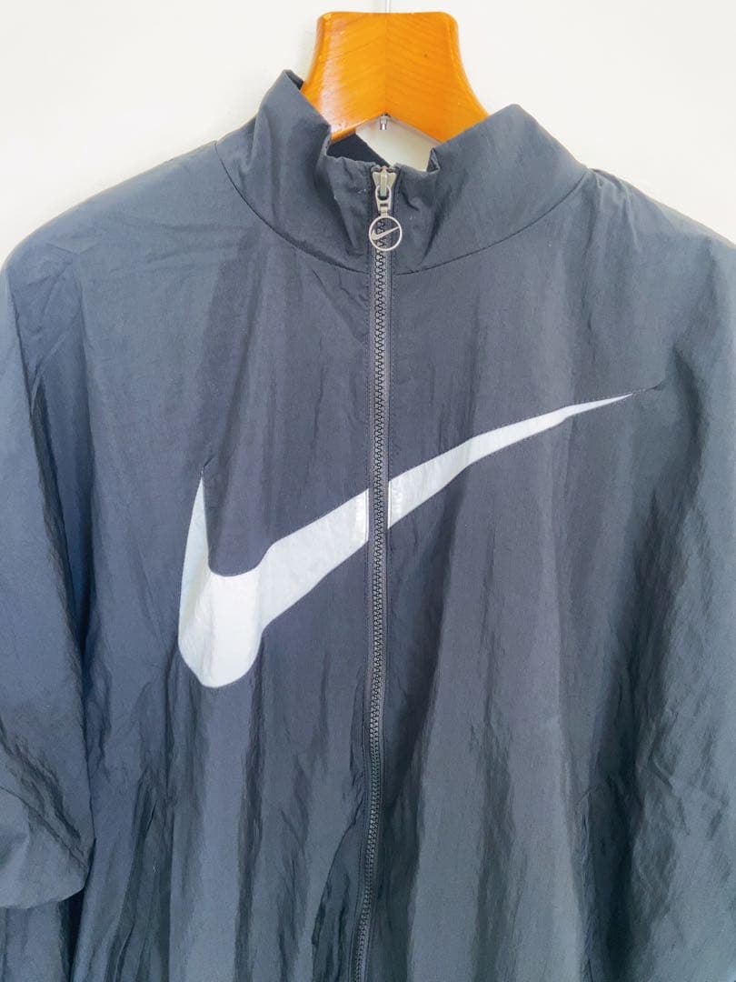 新品！ナイキNIKEレディースウインドブレーカー ジャケット ウーブンジャケット