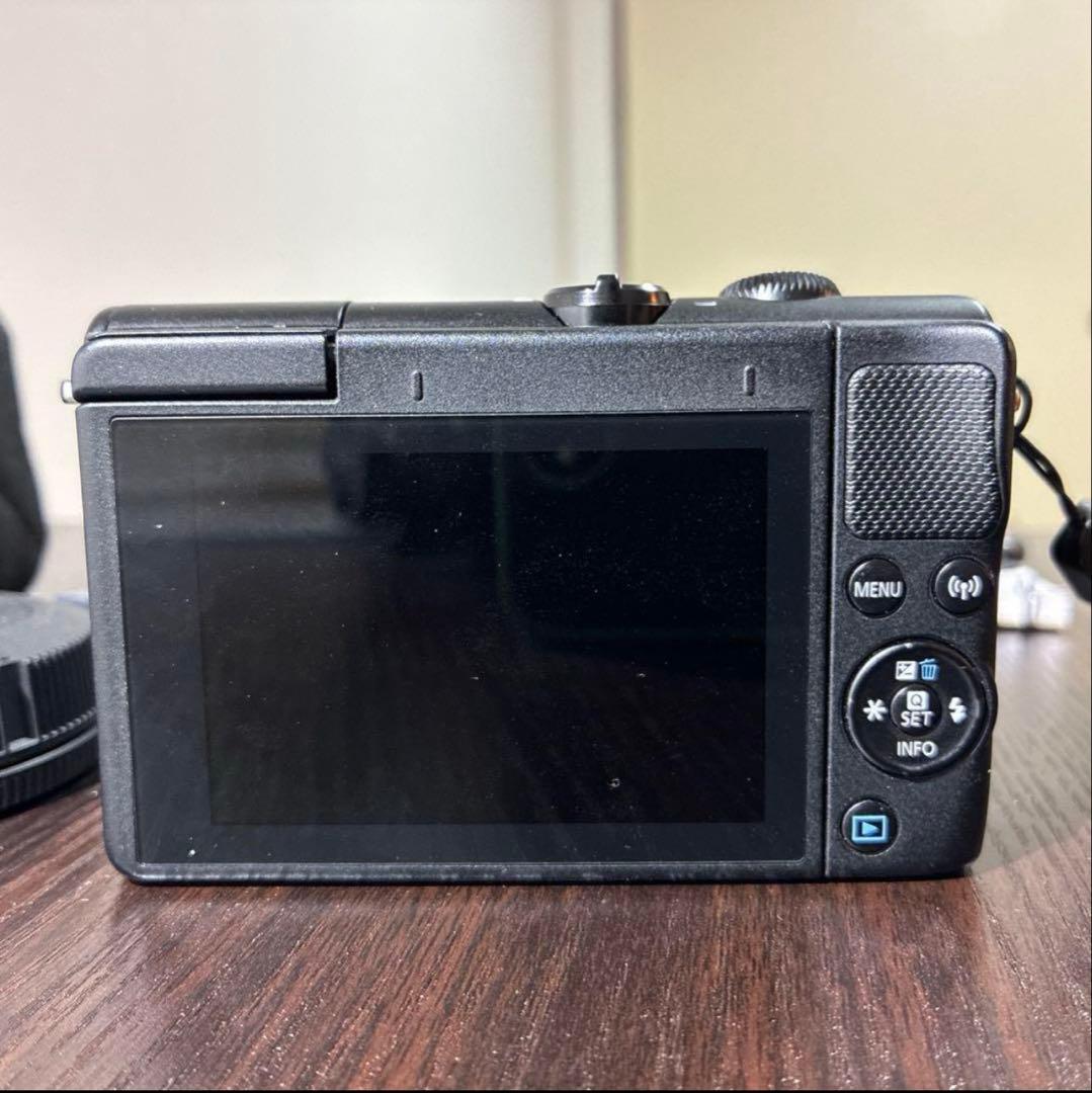 Canon EOS M100ミラーレスカメラ 22mmレンズ付き