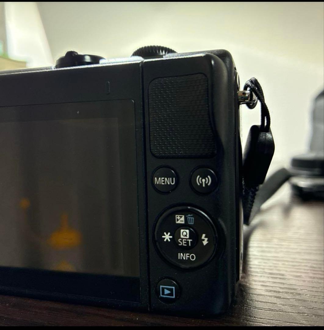 Canon EOS M100ミラーレスカメラ 22mmレンズ付き